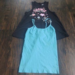 2 Teen tanktops